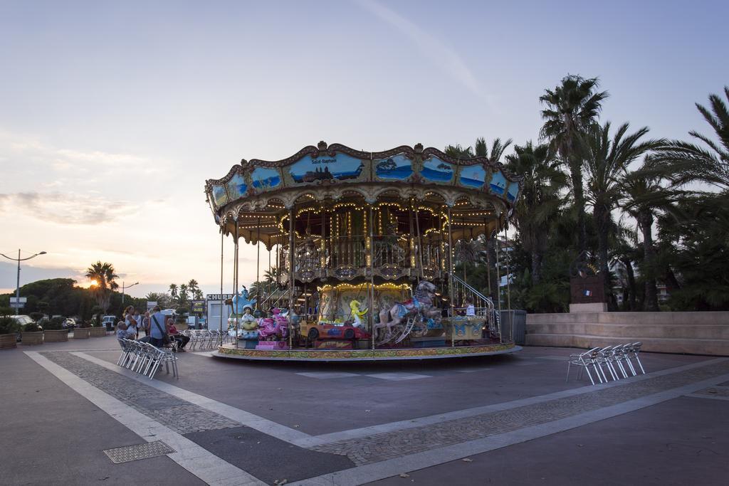 Village Vacances Le Lion De Mer Saint-Raphaël Exteriér fotografie